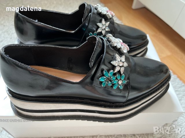 Обувки с камъни Zara, снимка 1 - Дамски ежедневни обувки - 40603462