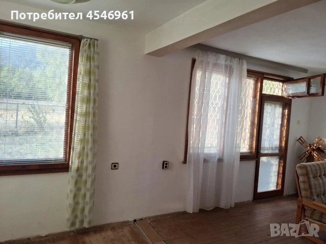 Продава се масивна и тухлена къща в гр. Карлово , кв. Сушица , снимка 6 - Къщи - 53283020