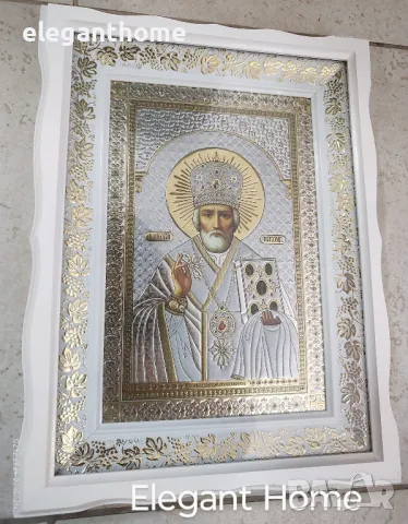 Икона "Свети Николай Чудотворец" с дървена рамка и стъкло.