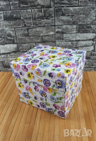 Ръчно рисувана ваза/чаша с маргаритки и незабравки, снимка 2 - Вази - 50632204