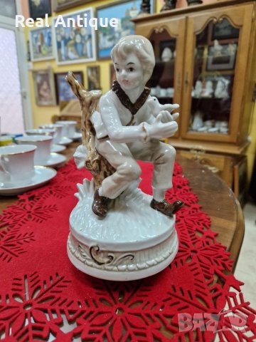 Страхотна антикварна италианска порцеланова фигура статуетка с латерна, снимка 3 - Антикварни и старинни предмети - 41862680