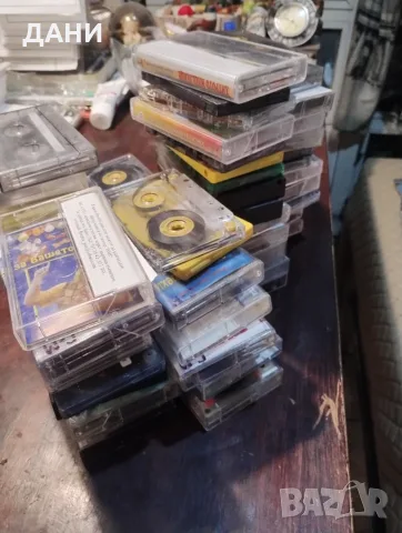 Продава ретро радио касетофон с CD ,MP3, касетки и касетки към него, снимка 9 - Радиокасетофони, транзистори - 56107540