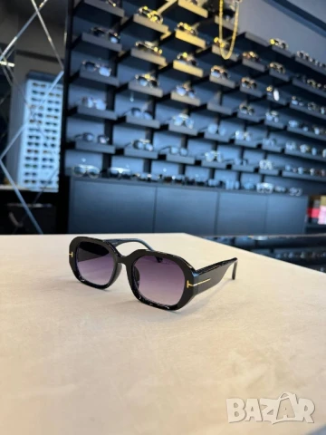 очила с черен обикновен калъф и ув защита Tom Ford , снимка 3 - Слънчеви и диоптрични очила - 51330583