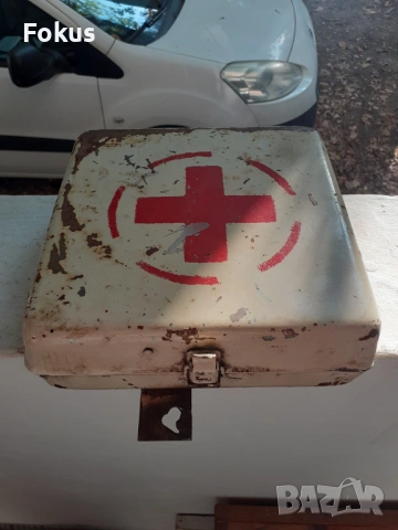Стара метална съветска аптечка