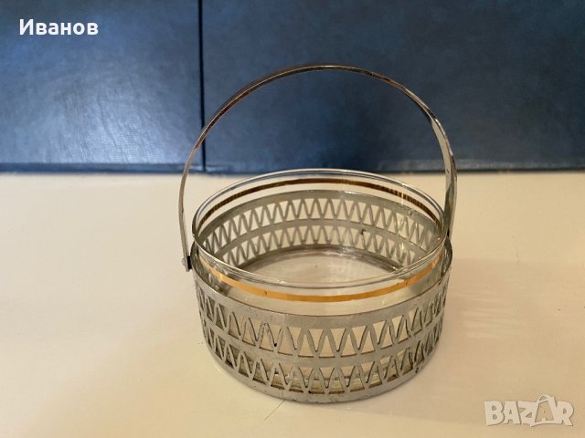 Малка бонбониера от метал и стъкло