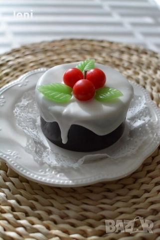 Свещ Christmas cake, снимка 3 - Декорация за дома - 52240666