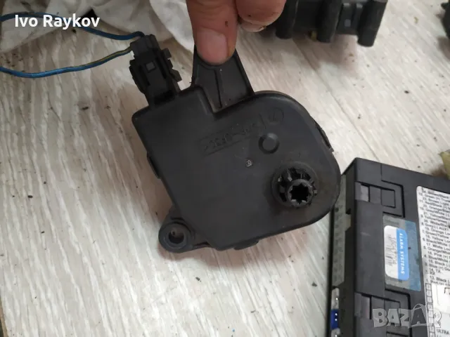 Моторче клапи парно Dodge Chrysler 04885465AA, снимка 4 - Части - 49691113