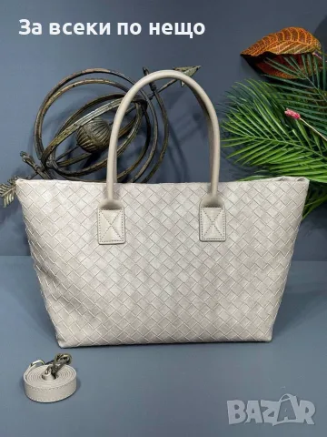 Bottega Veneta Елегнатна Дамска Чанта Тип Торба С Емблематична Плетка Intrecciato Код SEM-387, снимка 2 - Чанти - 55865712