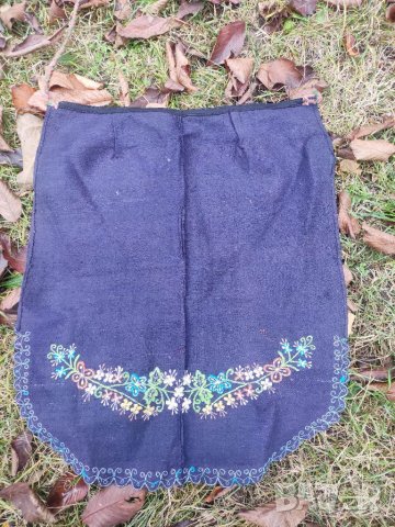 Продавам Престилка  с бродерия цветя, снимка 5 - Антикварни и старинни предмети - 38646487