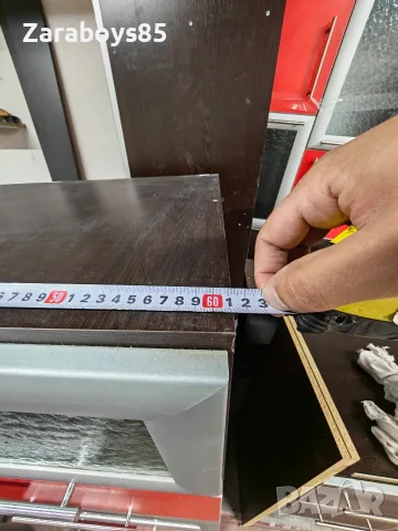 Продавам шкафче с три вратички , снимка 4 - Шкафове - 56239815