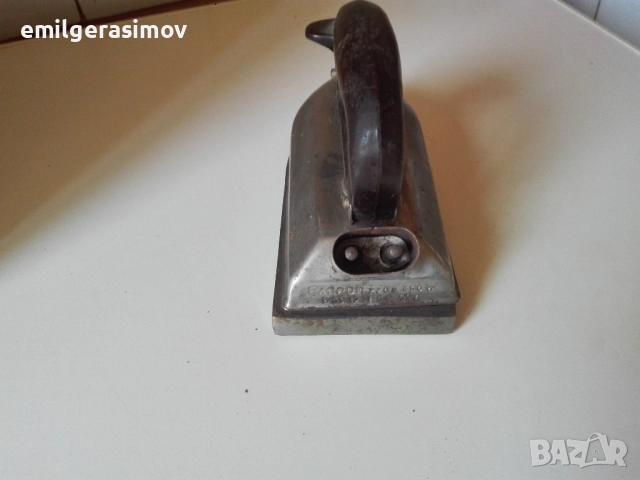 Микровълнова фурна , орехомелачка и две ретро ютии., снимка 17 - Микровълнови - 45706849