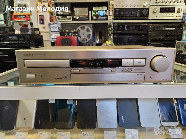 Ресийвър + cd plaer в едно Onkyo CR-70R с оригинално дистанционно.  В отлично техническо и визуално 