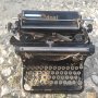 Пишеща машина , снимка 1 - Антикварни и старинни предмети - 42455967