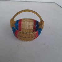 Малка плетена кошничка, снимка 1 - Други ценни предмети - 35755905