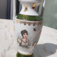 Старинна порцеланова вазичка Наполеон и Жозефина , снимка 3 - Антикварни и старинни предмети - 44343579