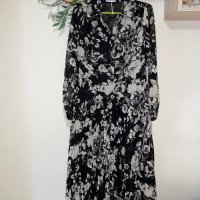 Нова стилна черна бяла разкошна феерична елегантна плисирана плисе рокля Reserved , снимка 11 - Поли - 42179190