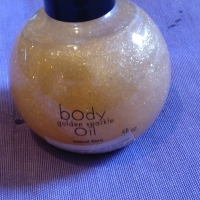 Body Golden Sparkle Oil Sephora-олио за тяло с блестящи частици ново 150млл, снимка 1 - Козметика за тяло - 44808404