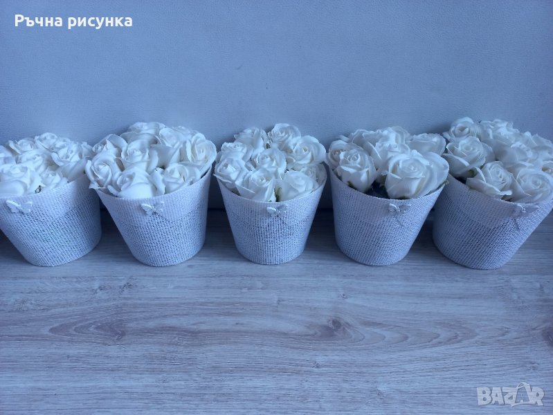 Сватбени кашпи с 9 броя бели сапунени рози, снимка 1