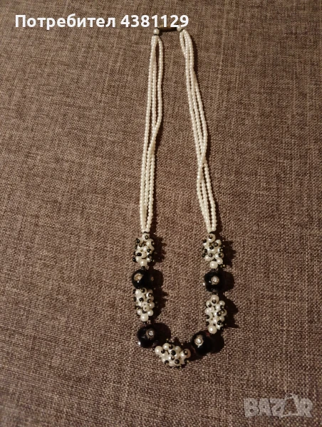 продавам интересна индийска огърлица от малки перлички и мъниста, снимка 1