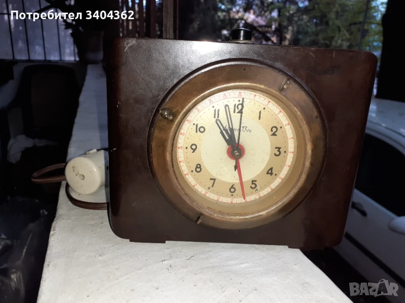 Стар електрически часовник Electro boy бакелит месинг, снимка 1