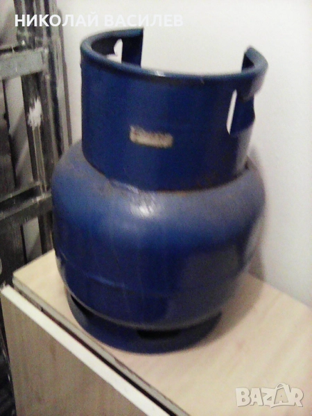 Газова    бутилка  с   нов   клапан   /  Регистрирана   /  има  гас  .  . , снимка 1