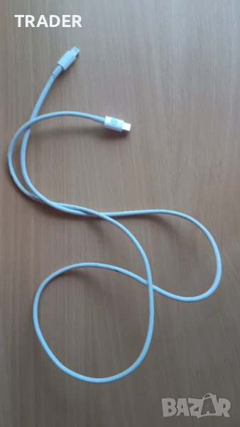 Кабел за данни и зареждане на Apple за iPhone с конектор USB-C към Lightning, дължина 1 м, снимка 1