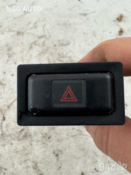 Бутон аварийни светлини Toyota RAV4 I (1996-2000) OEM TR8801, снимка 1