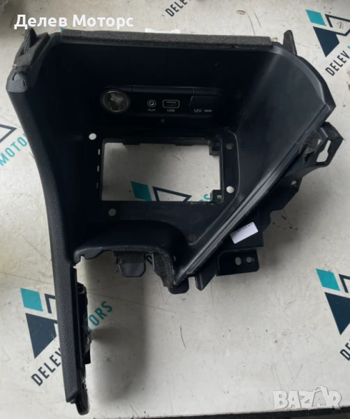 Интериорна пластмаса със запалки и USB гнездо 84680-F1130WK от Kia Sportage 2.0 CRDI, engine D4HA, снимка 1