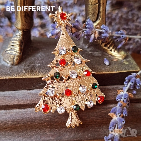 брошка коледна елха