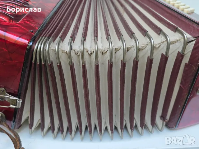 Акордеон Валмастер с 5 регистъра и 40 баса, снимка 4 - Акордеони - 55930801