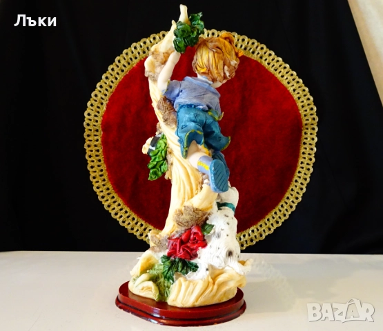 Порцеланова статуетка момче,куче,VH Collection. , снимка 5 - Статуетки - 51571569