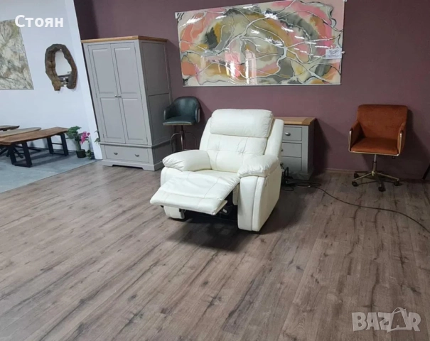 Бял кожен фотьойл La-z-boy с електрически релаксиращ механизъм, снимка 9 - Дивани и мека мебел - 52010339