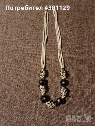 продавам интересна индийска огърлица от малки перлички и мъниста