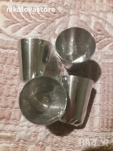 4 малки метални чашки 