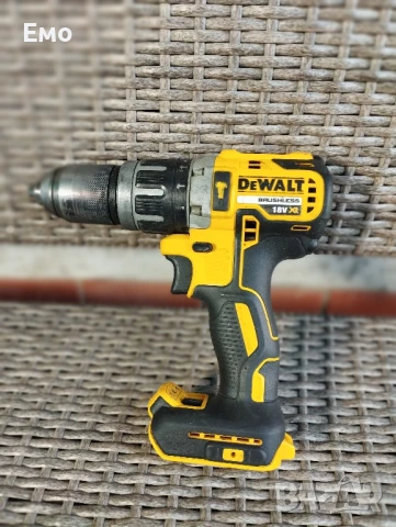  Винтоверт Dewalt DCD790

Безчетков , снимка 2 - Винтоверти - 50915148