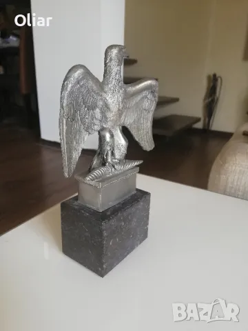 Много красива статуетка на орел от бронз и мрамор. , снимка 4 - Антикварни и старинни предмети - 47566886