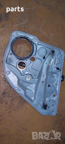 Заден Десен Стъклоповдигач VW Голф 4 - 1j483975 N, снимка 4 - Части - 36339414