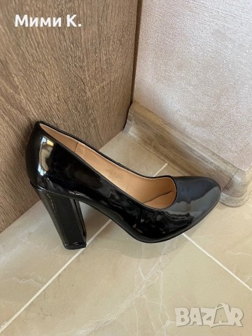 Черни лачени обувки, снимка 2 - Дамски обувки на ток - 53677750