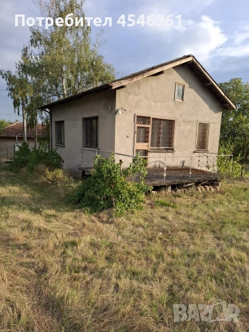 Продава се масивна и тухлена къща в гр. Карлово , кв. Сушица , снимка 3 - Къщи - 53283020