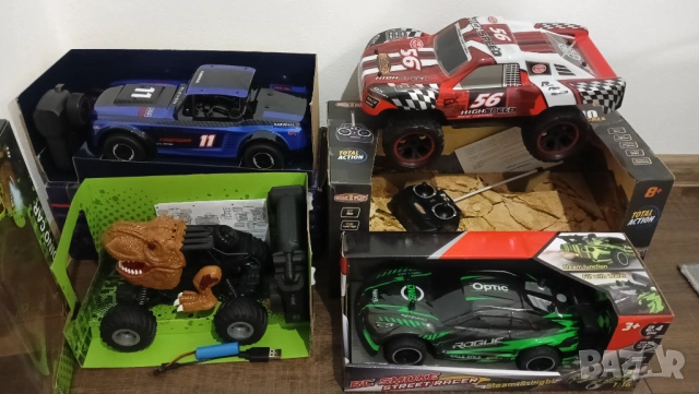 4броя детски коли с дистанционно управление rc джип динозавър състезателна кола бъги звук светлини 1