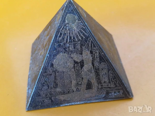 пирамида старинна бронз с инкрустации, снимка 4 - Декорация за дома - 50759175