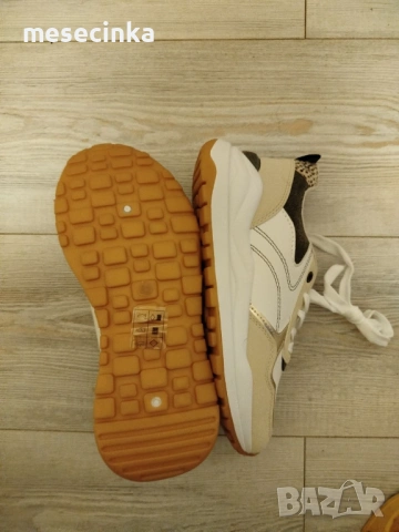 Дамски маратонки бели, снимка 2 - Маратонки - 53197826