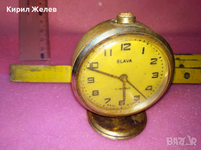 SLAVA MADE in USSR Стар КОЛЕКЦИОНЕРСКИ РУСКИ БУДИЛНИК МЕХАНИЧЕН НАСТОЛЕН ЧАСОВНИК СЛАВА СССР 36901