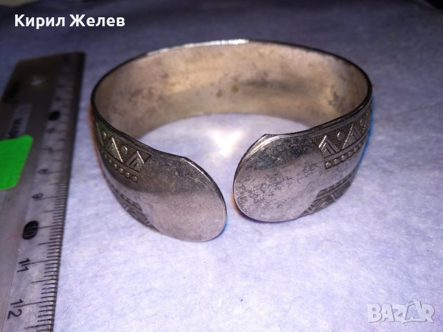 СТИЛНО КЛАСИЧЕСКИ ОРНАМЕНТИРАНА СТАРА ЛАКИРАНА МЕСИНГОВА ВИНТИДЖ ГРИВНА РЕГУЛИПУЕМА 88681, снимка 2 - Гривни - 41268948