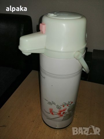 Продавам ретро термус с помпа, 2.5литра