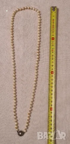 Перлена огърлица със красиво цвете с зелени кристали с сребарна закопчалка 