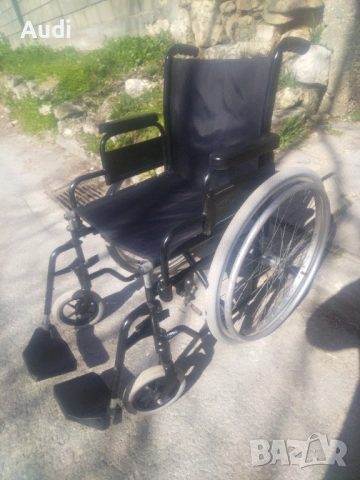 Сгъваема инвалидна рингова количка със степенки Марка: Eclip Ширина на седалката 46см Дълбочина 45см