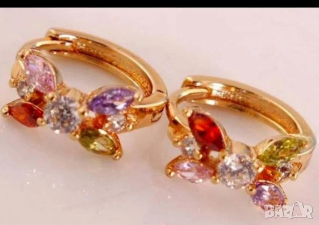 Изящни обеци с разноцветни кристали от 9к попълнено злато 15 лв.