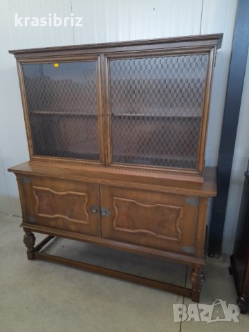 Шкаф с витрина Масив