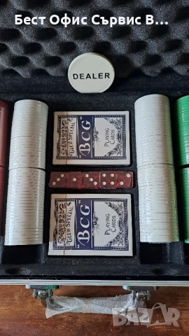 покер комплект в луксозен метален куфар 300 чипа, 2 тестeта с карти, снимка 5 - Други игри - 52031866